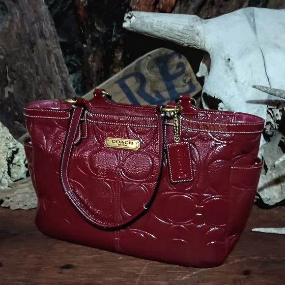 Coach 'gallery' signature embossed patent leather bag #f19462 - Picture 5 of 10